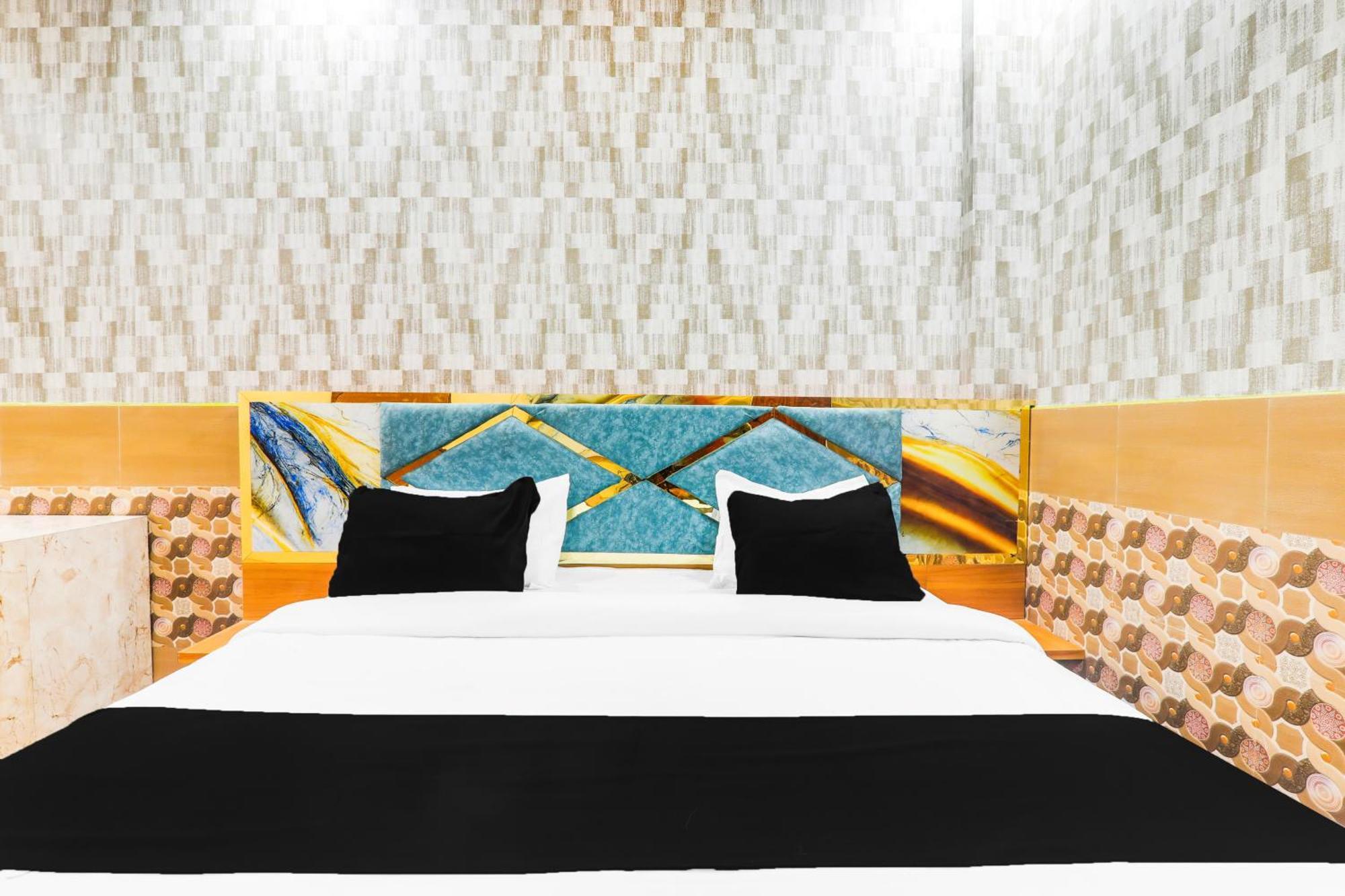 Hotel O V. K Palace Inn ลัคเนา ภายนอก รูปภาพ
